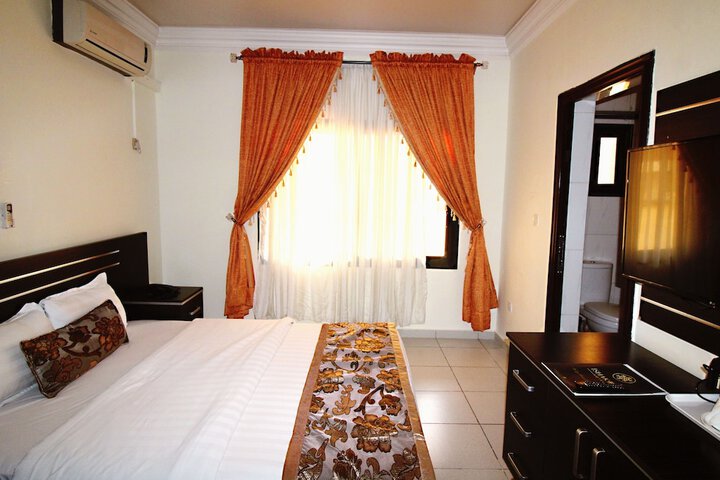 Room 13 of 68
