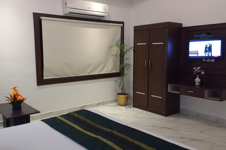 Room 10 of 48