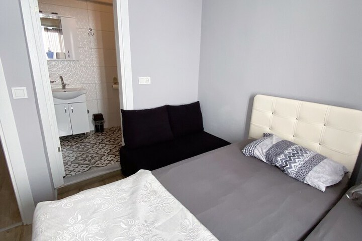 Room 5 of 25