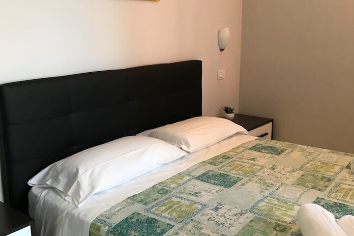 Room 8 of 44
