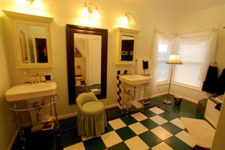 Room 9 of 61
