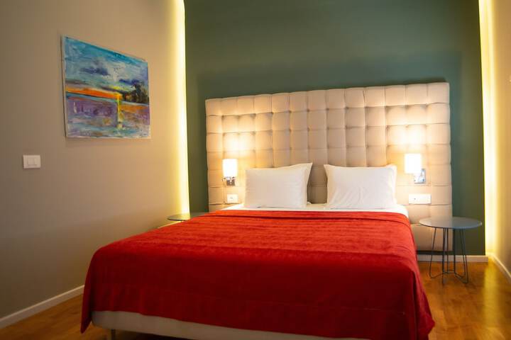 Room 31 of 253
