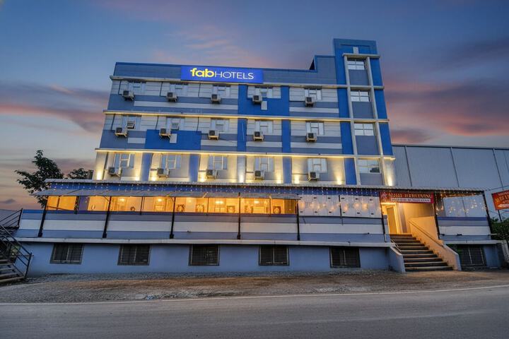 Fabhotel World King