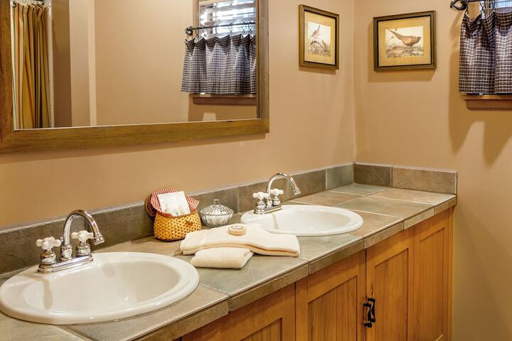 Bathroom sink