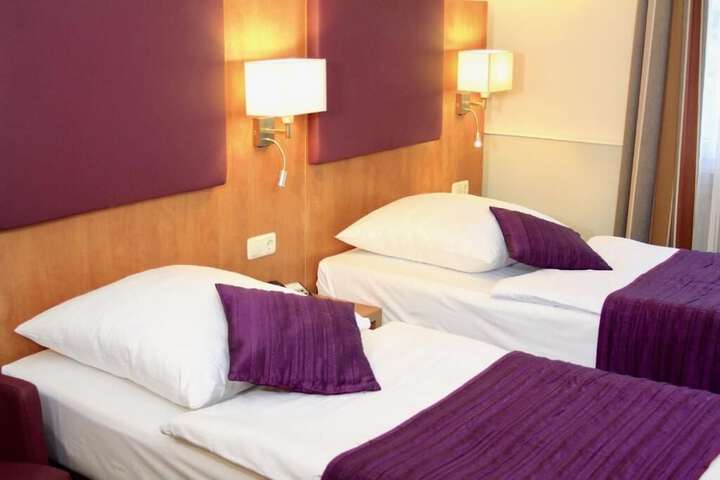 Room 12 of 40