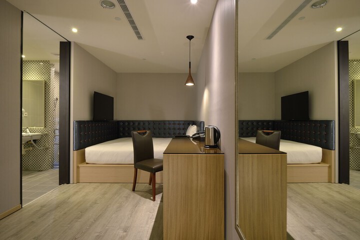 Room 14 of 43