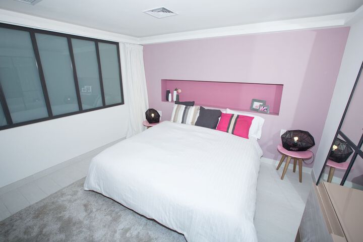 Room 33 of 230