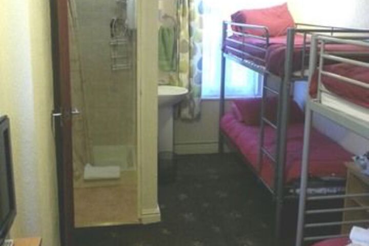 Room 33 of 149