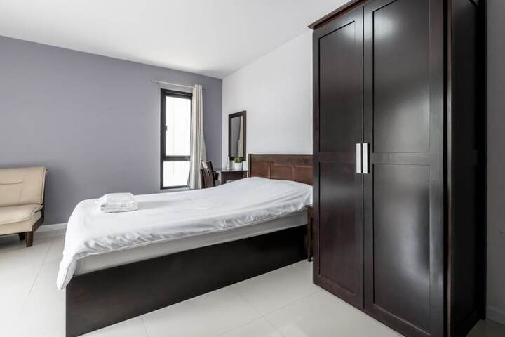 Room 8 of 32