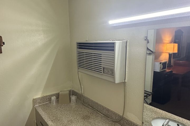 Room 10 of 15