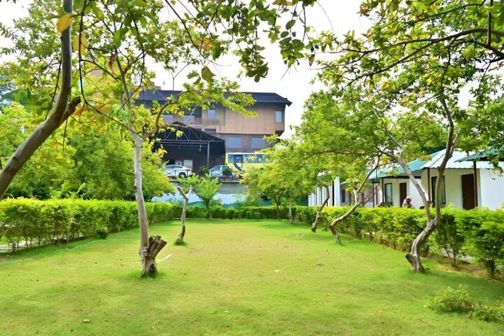 Amar Bagh Hotel