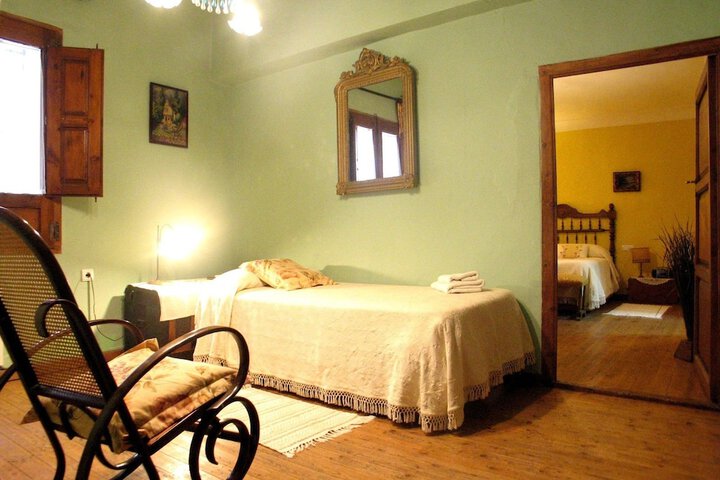 Room 6 of 10