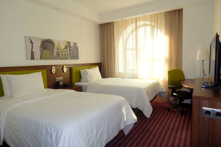 Room 16 of 62