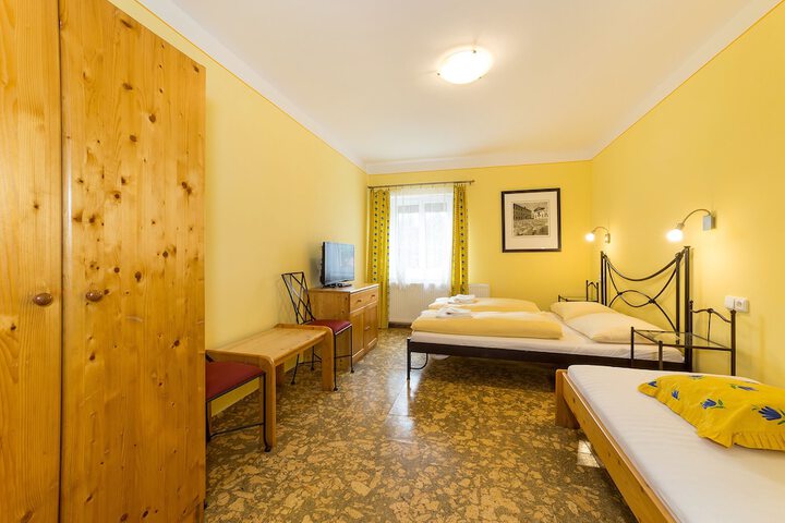 Room 42 of 75