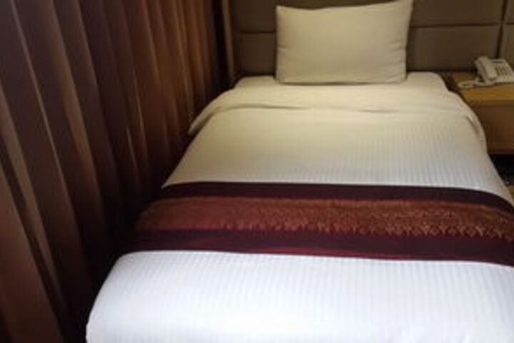 Room 27 of 47