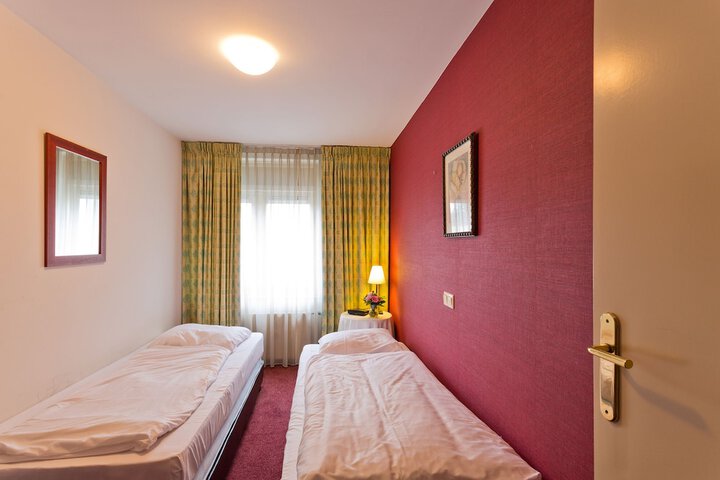 Room 16 of 47