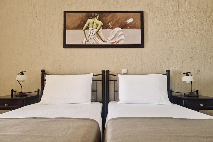 Room 7 of 25