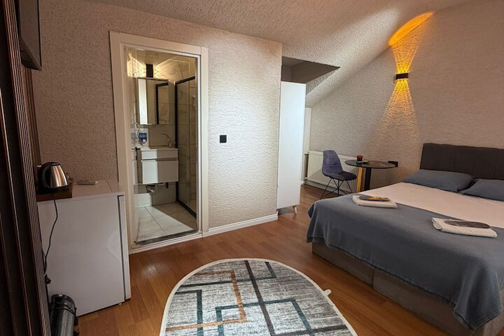 Room 10 of 29