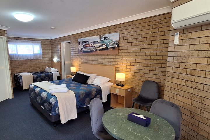 Room 4 of 32