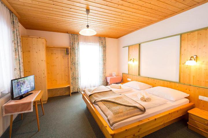 Room 5 of 13