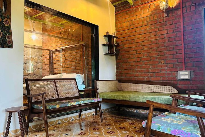 Room 8 of 28