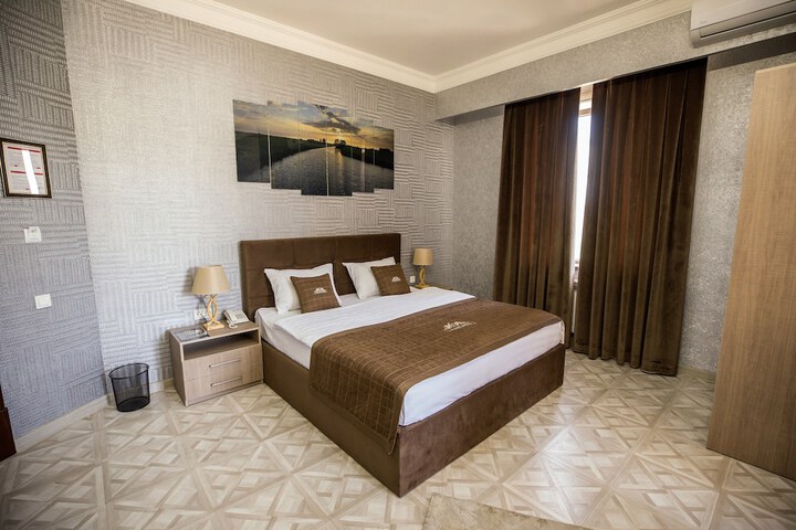 Room 16 of 82