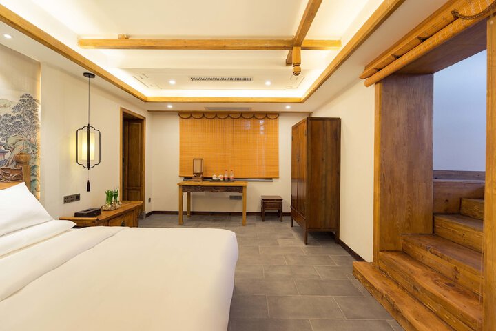 Room 9 of 84