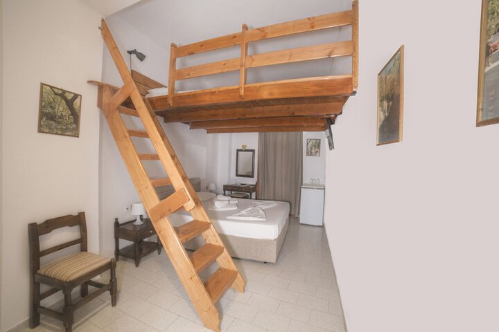Room 28 of 73