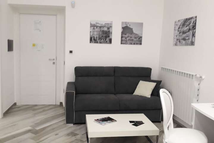 Room 8 of 82