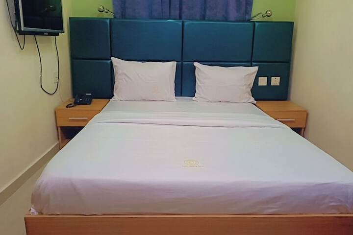 Room 8 of 11