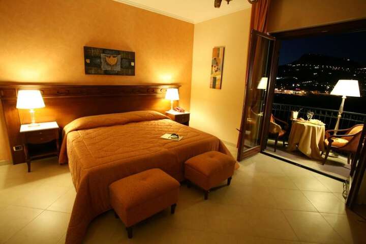 Room 6 of 36