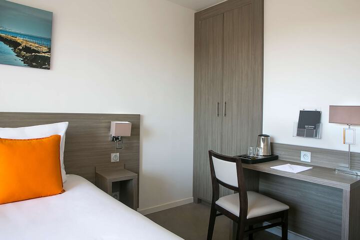 Room 17 of 43