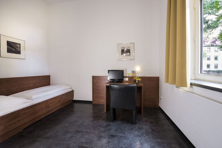 Room 7 of 19