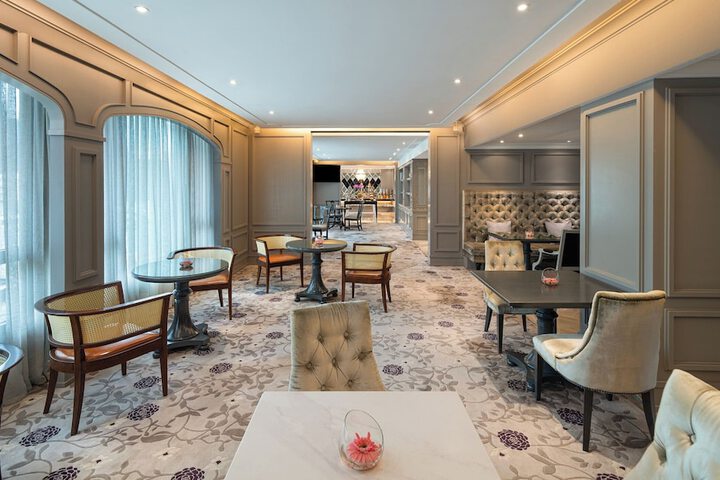 Lounge 116 of 133