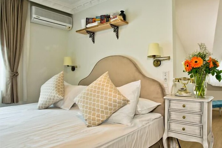 Room 10 of 25