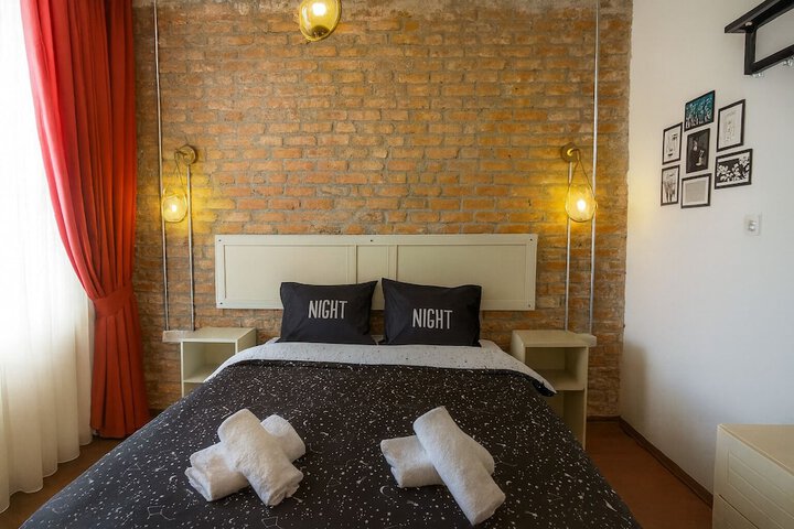 Room 6 of 42