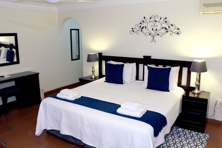 Room 5 of 38