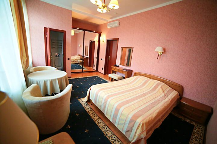 Room 10 of 33