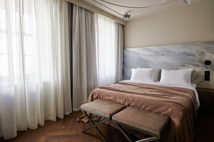 Room 16 of 86