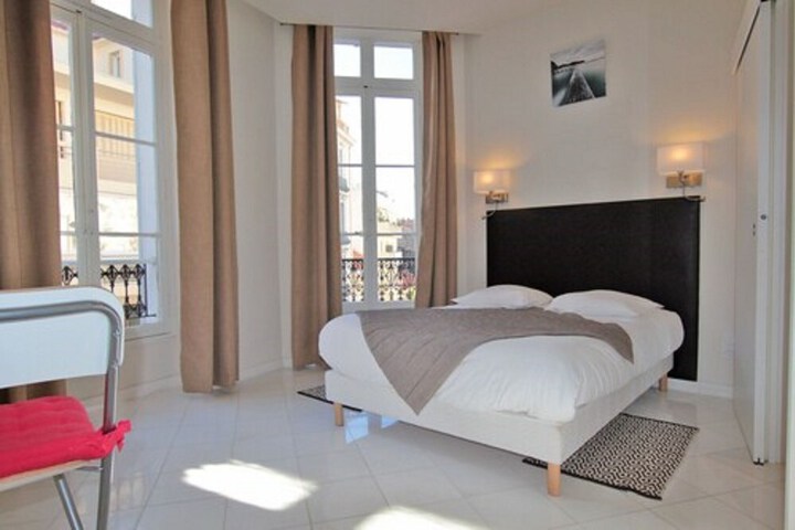 Room 5 of 6