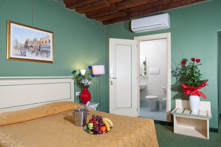 Room 27 of 96