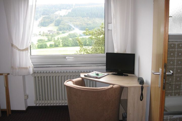 Room 18 of 33