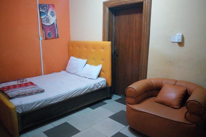 Room 5 of 11