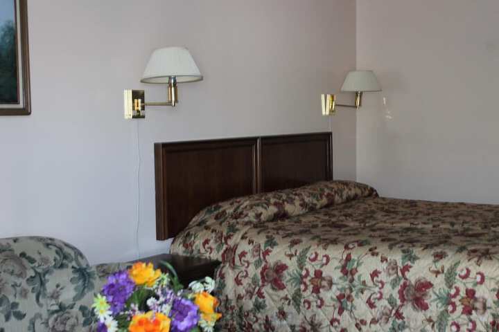 Room 11 of 18