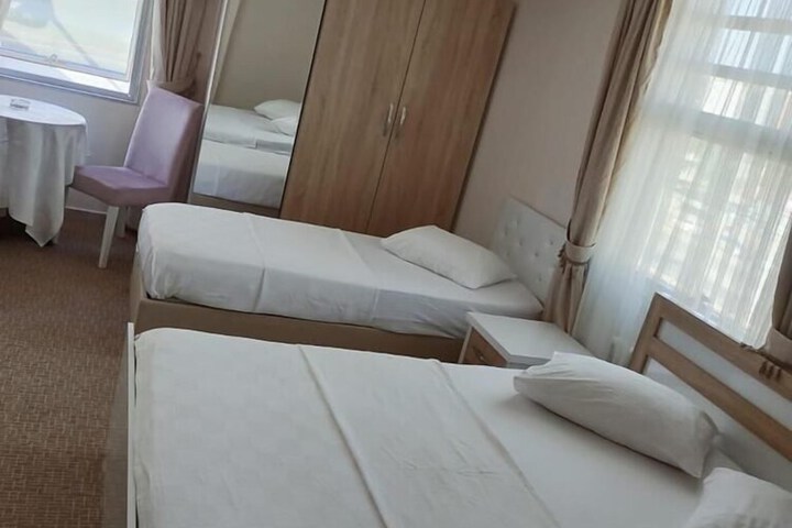 Room 12 of 27