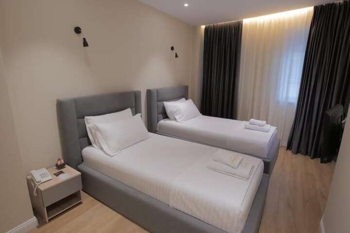 Room 15 of 37