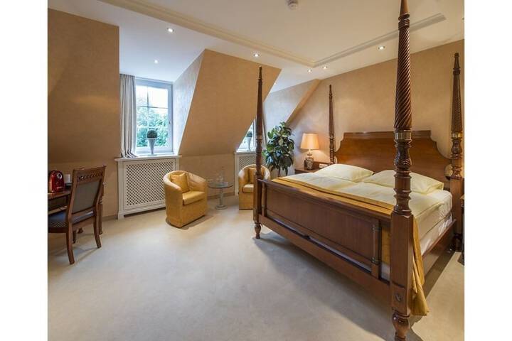 Room 4 of 19