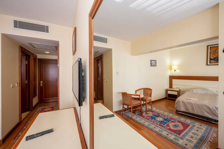 Room 21 of 41