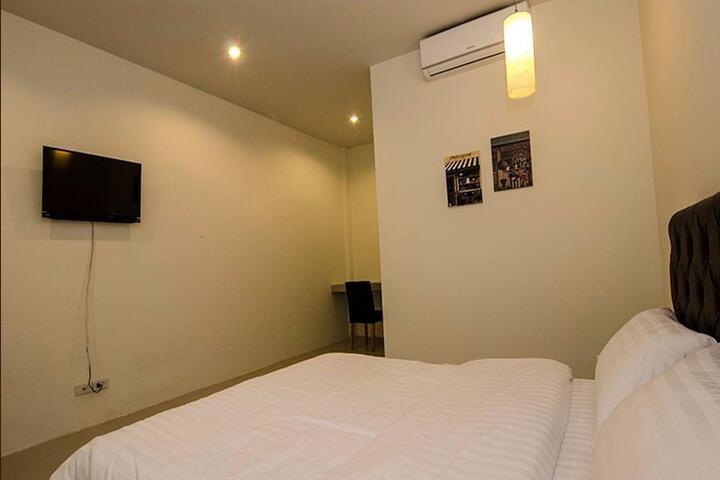 Room 2 of 5