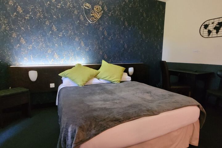Room 10 of 24